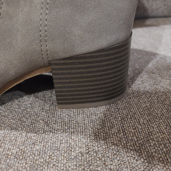 Lifestride Dynasty zippered bootie tan with 1.5 inch heel women's - Picture 3 of 10